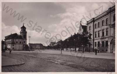  - Břeclav Lundenburg, částečný záběr města, náměstí, kostel