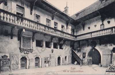  - Cheb Eger, barevná,  Wallensteinhaus, nádvoří