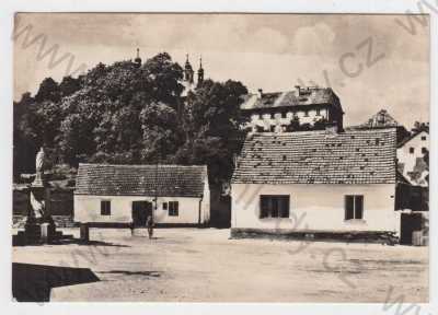  - Chotěšov u Stoda (Plzeň-jih), částečný záběr obce, kostel, dítě, bicykl, socha