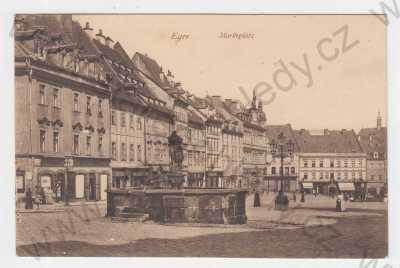  - Cheb (Eger), náměstí, kašna, obchod, pouliční lucerna