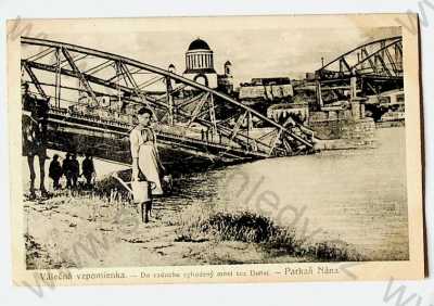  - Slovensko - Štúrovo - most přes Dunaj, pohled na město, válečná vzpomínka
