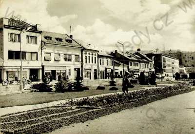  - Slovensko - Zvolen - náměstí, auta, prodejny, velký formát