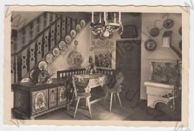  - Mařatice-část města Uherské Hradiště, síň v domě č. 213, stůl, židle, lavice, truhla, foto J.Švec